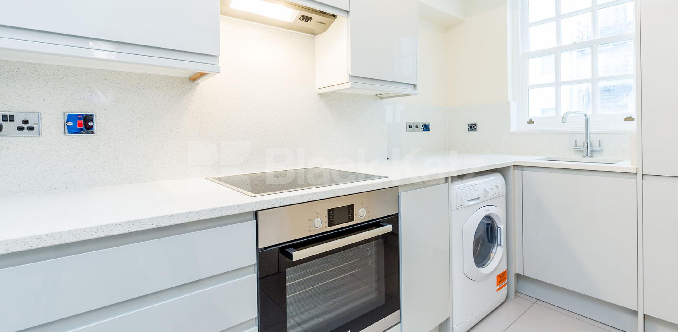 Fantastic spacious two bed by Goodge St Station Tottenham Court Road, West End